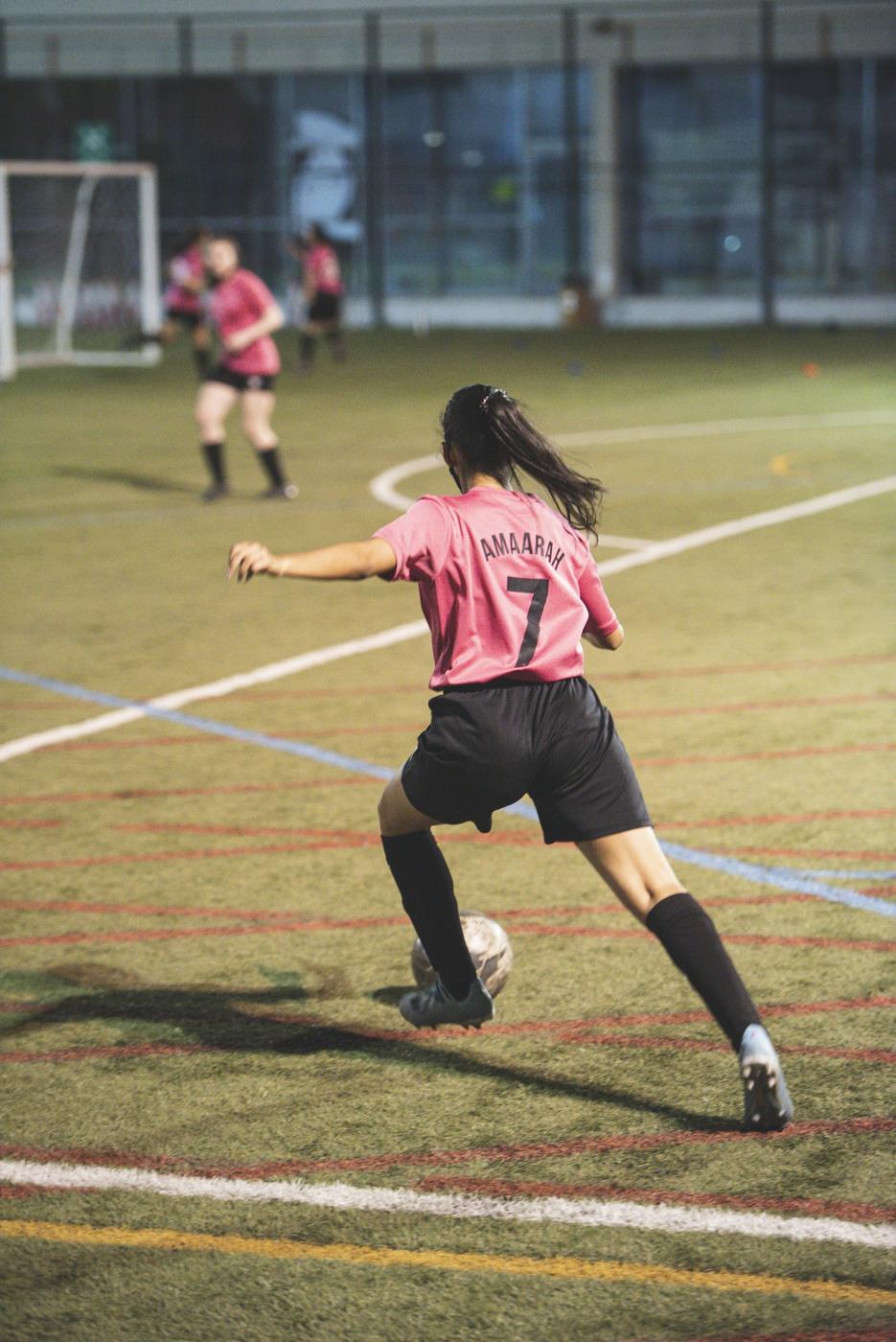 Footballeuse en action